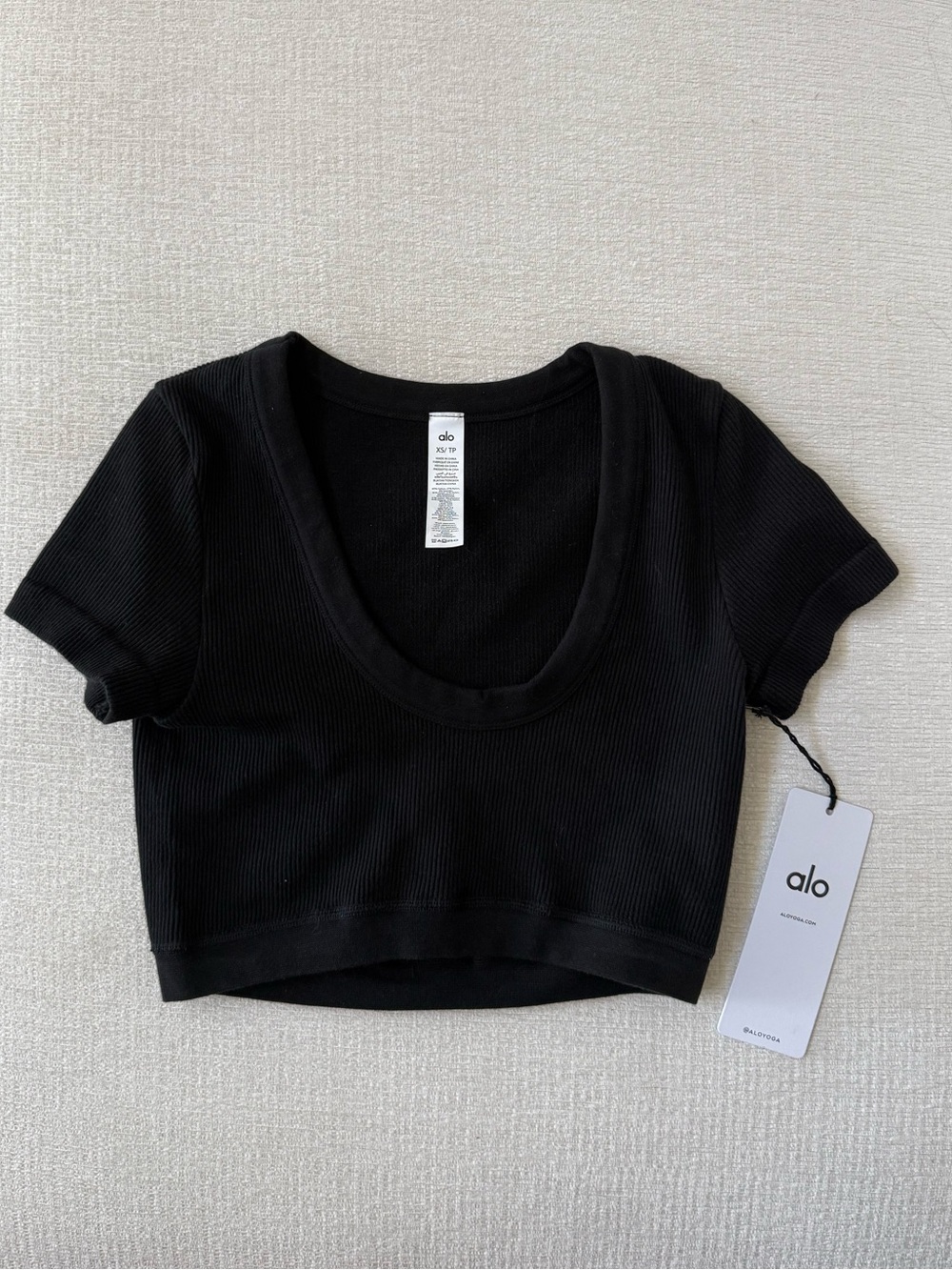NWT ALO Seamless Black Ribbed Serene Short Sleeve XS